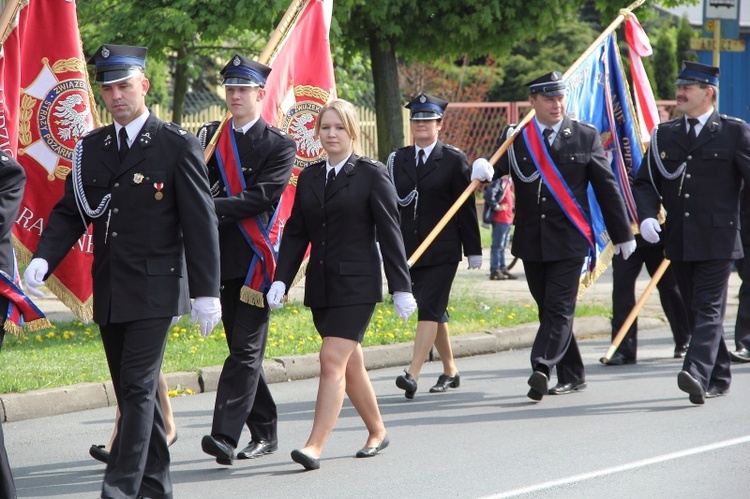 Przemarsz strażaków na cześć papieży