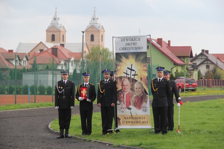 Przemarsz strażaków na cześć papieży