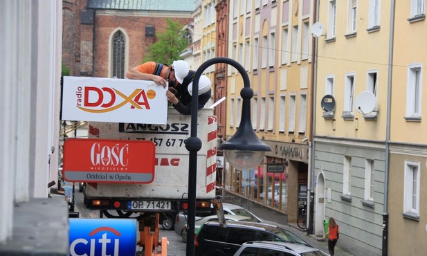 Plus się kończy, Doxa zaczyna