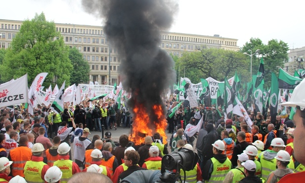 Tysiące górników opanowało Katowice