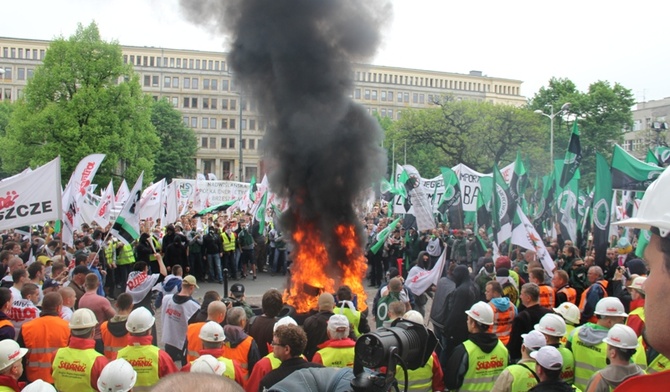 Tysiące górników opanowało Katowice