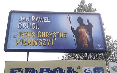 Ewangelizacyjny billboard pojawił się naprzeciw CH Sarni Stok w Bielsku-Białej