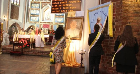 Młodzież dziękowała za Jana Pawła II