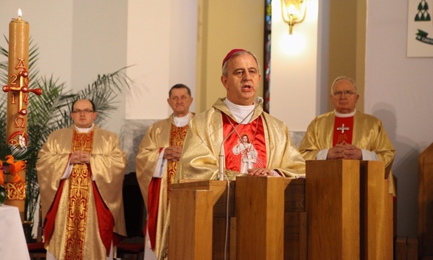 Urocztościom przewodniczył bp Jan Piotrowski