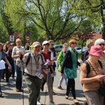 Pielgrzymi w drodze z Hałcnowa do Łagiewnik