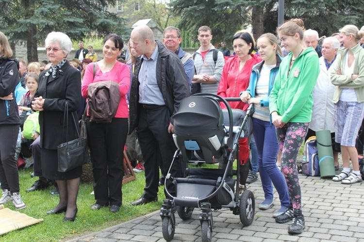 Pielgrzymia Msza św. w Hałcnowie