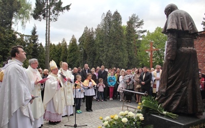 Poświęcenie pomnika św. Jana Pawła II