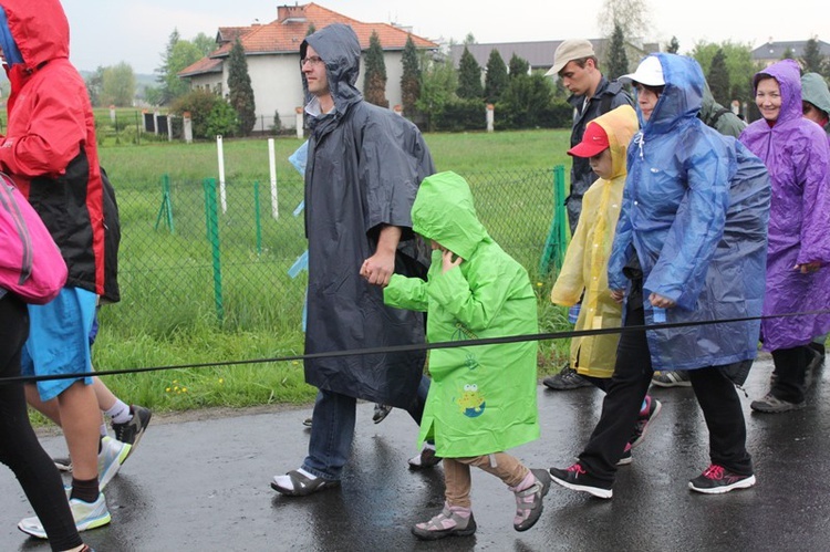 W deszczu z Radziszowa w stronę Mogilan