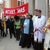 Powitanie pielgrzymów przed sanktuarium św. Jana Pawła II