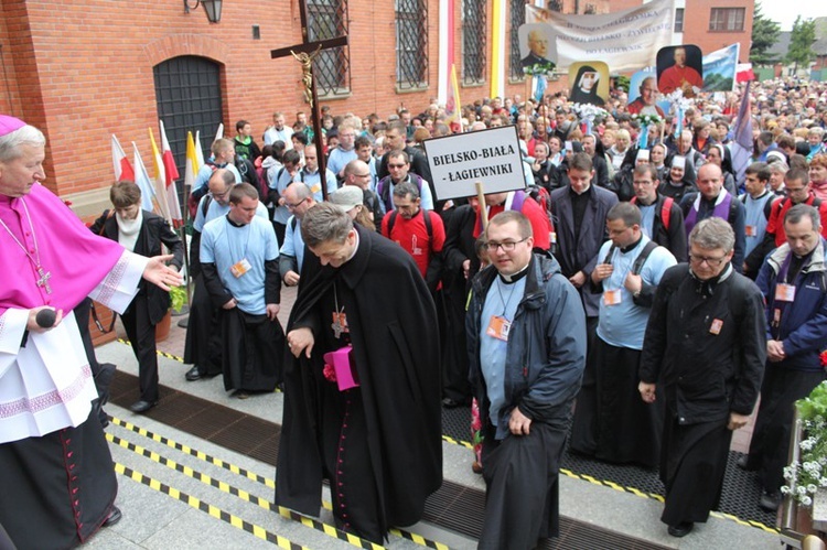 Przywitani przez biskupa Jana Zająca