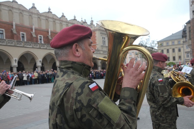 Pokaz tańców polskich na Rynku Głównym