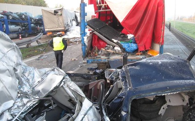 Prokuratura bada przyczyny wypadku i działanie służb ratunkowych podczas karambolu na S-8