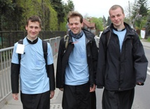 Od lewej klerycy: Wojciech Borowiec z Krakowa Mistrzejowic, Kamil Jurek z Żywca i Michal Styła z Rzyk