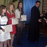 Nagrodzeni uczniowie szkół z Płońska i okolic, którzy wzięli udział w papieskim konkursie