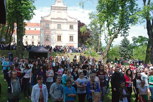 Mali i duzi przyjaciele odwiedzili seminarium