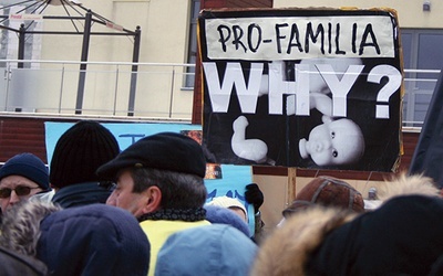 Około 60 osób pikietowało  pod szpitalem Pro-Familia przeciwko wykonywanym  tam zabiegom aborcji