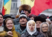 Demonstracja przeciwników rosyjskiej interwencji. Na transparencie napis: „Rosja. Ręce precz od Mołdawii!”