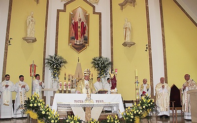  Dziękczynna Eucharystia odbyła się w dniu kanonizacji papieża Polaka