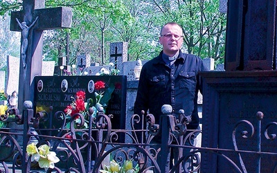 Ks. Piotr Zamaria od kilku lat jest dyrektorem radomskiego cmentarza  przy ul. Limanowskiego 
