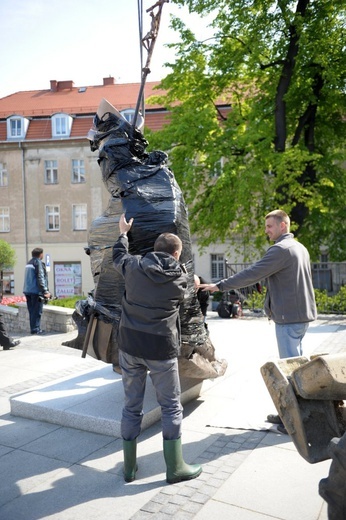 Pomnik św. Jana Pawła II w Świdnicy