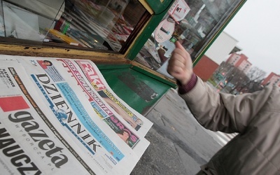 Gazety tracą czytelników, "Wyborcza" najwięcej