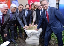 W Krakowie zakopano "kapsułę czasu"