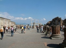 Pod szkieletem mężczyzny w Pompejach znaleziono woreczek z monetami