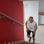 Bieg schodami przez 30 pięter