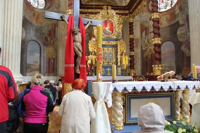 Żywy Różaniec w Skrzatuszu