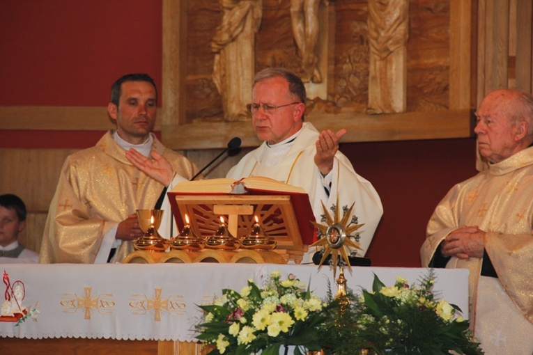 Elewacja relikwi bł. o. Stanisława Papczyńskiego w Puszczy Mariańskiej