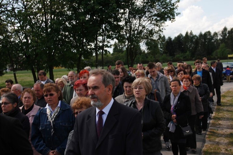 Elewacja relikwi bł. o. Stanisława Papczyńskiego w Puszczy Mariańskiej