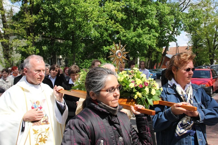 Elewacja relikwi bł. o. Stanisława Papczyńskiego w Puszczy Mariańskiej