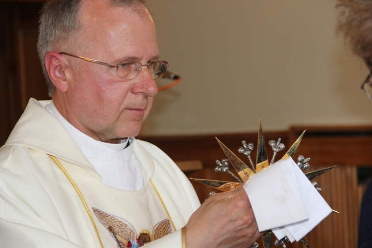 Elewacja relikwi bł. o. Stanisława Papczyńskiego w Puszczy Mariańskiej