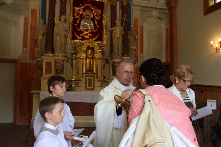 Elewacja relikwi bł. o. Stanisława Papczyńskiego w Puszczy Mariańskiej