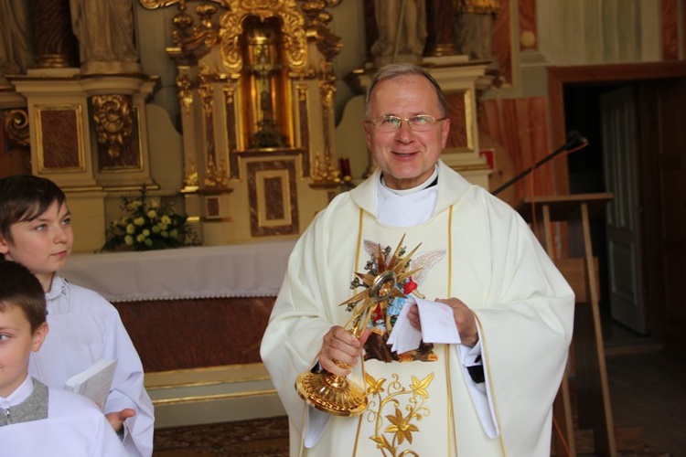 Elewacja relikwi bł. o. Stanisława Papczyńskiego w Puszczy Mariańskiej