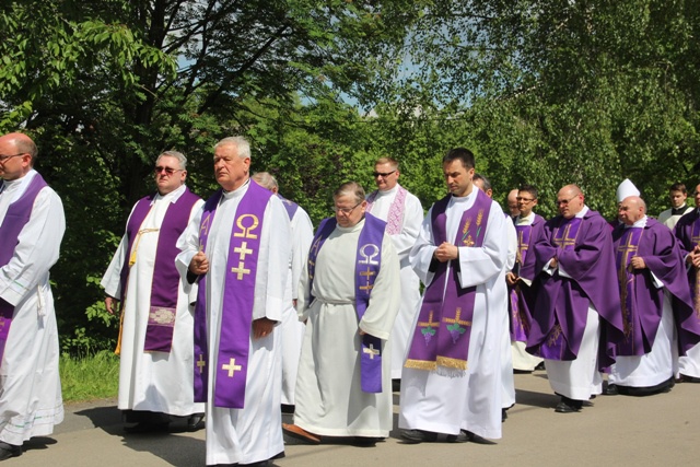 Ostatnie pożegnanie śp. ks. kan. Karola Tomali