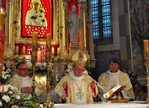 Abp Zygmunt Zimowski zawierzył parafię opiece Maki Bożej Popowskiej i św. Jana Pawła II