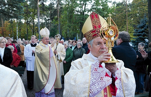  Wprowadzenie relikwii Jana Pawła II. Ośrodek posiada także relikwie  św. Faustyny Kowalskiej