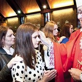 Arcybiskup w polskiej parafii w Leeds udzielił sakramentu bierzmowania