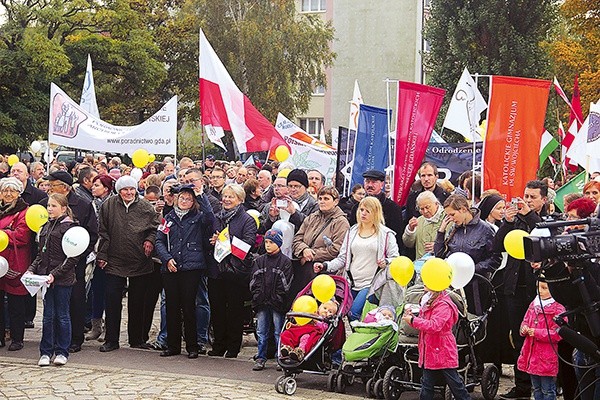 Co roku w marszu bierze udział kilka tysięcy osób