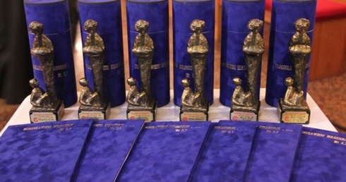 Statuetka "Człowiek Człowiekowi" 2014