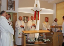 Podczas uroczystej Eucharystii bp Andrzej F. Dziuba poświęcił nową kaplicę szpitalną