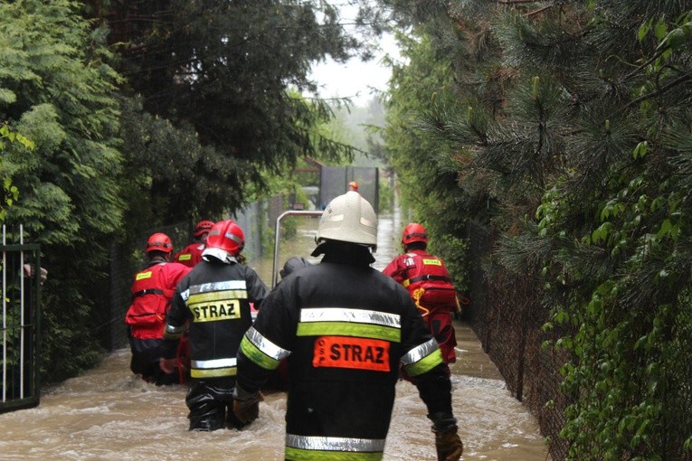 W wielu miejscach regionu strażacy są wzywani do poszkodowanych mieszkańców