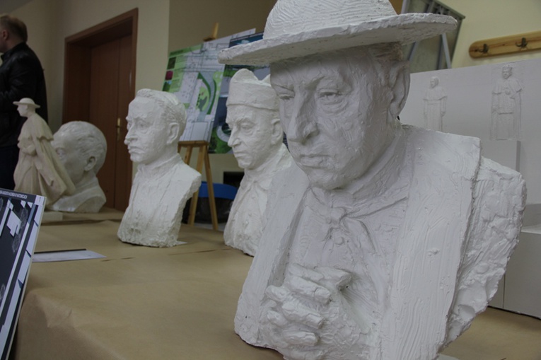 Projekty na pomnik kard. Augusta Hlonda