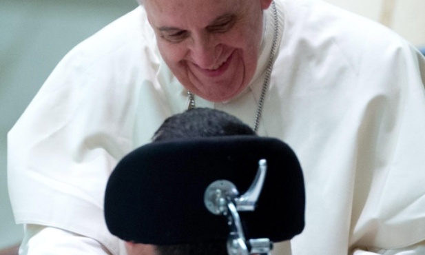 Papież i synowie uzdrowionego
