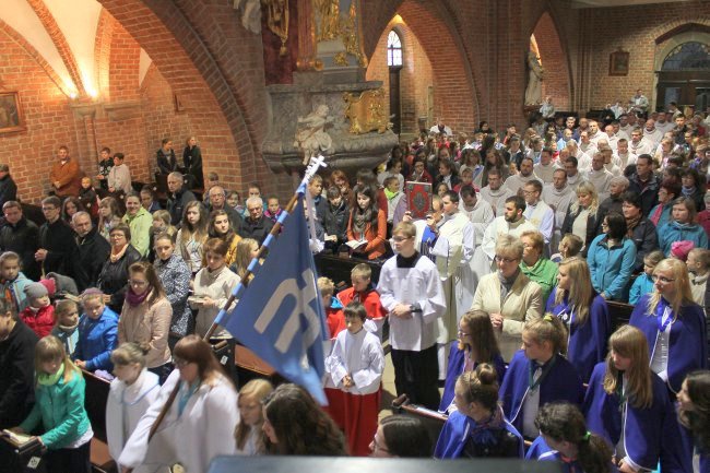 Pielgrzymka Dzieci Maryi i scholi do Rud