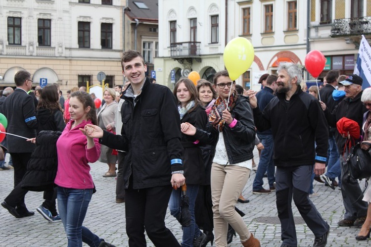 Cieszyn - Rodzinny Polonez przed Marszem dla Życia i Rodziny