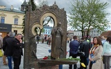 Papieskie rzeźby na nowotarskim rynku