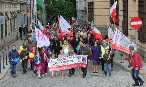 Odważnie, na ulicach Cieszyna świaczyli, że to Boży Dekalog jest dla nich najważniejszy