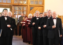 Koncert maryjny rozpoczęła pieśń "Bogurodzica", którą artyści śpiewali, niosąc w dłoniach płonące świece